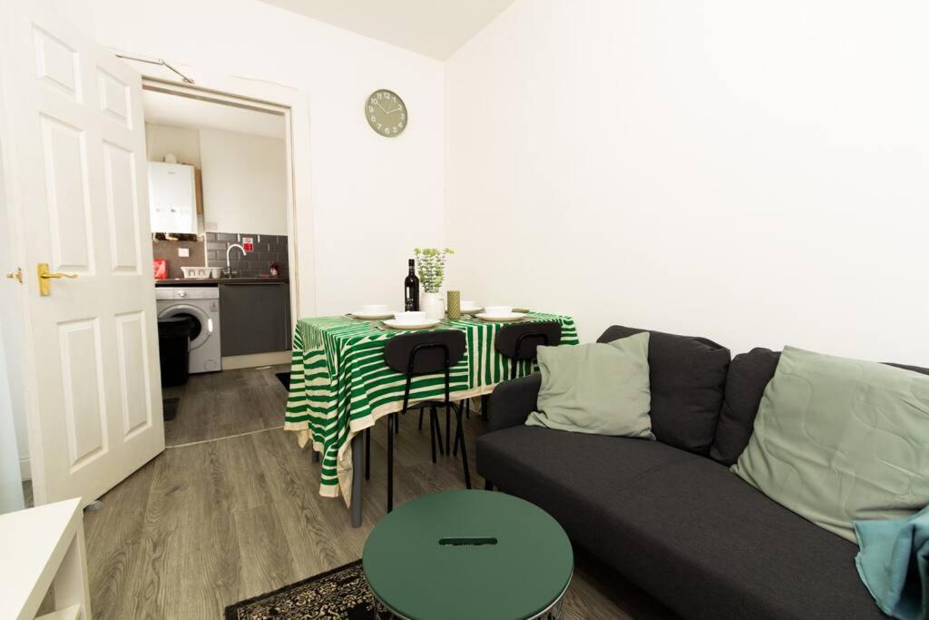 Apartment 3 - Quaint Double In A Shared House *