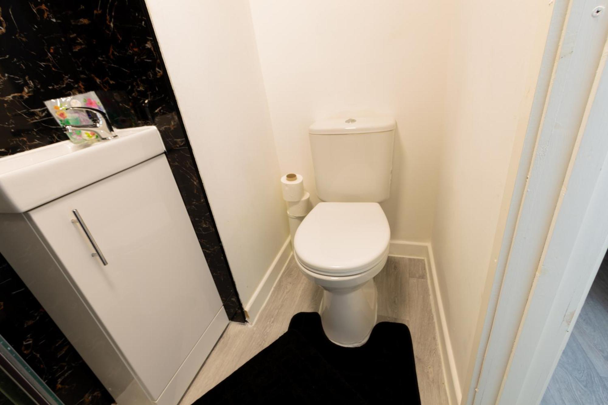 3 - Quaint Double In A Shared House *
