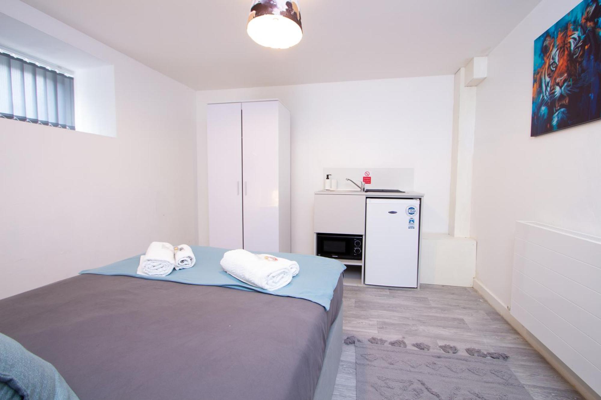 3 - Quaint Double In A Shared House Apartment *