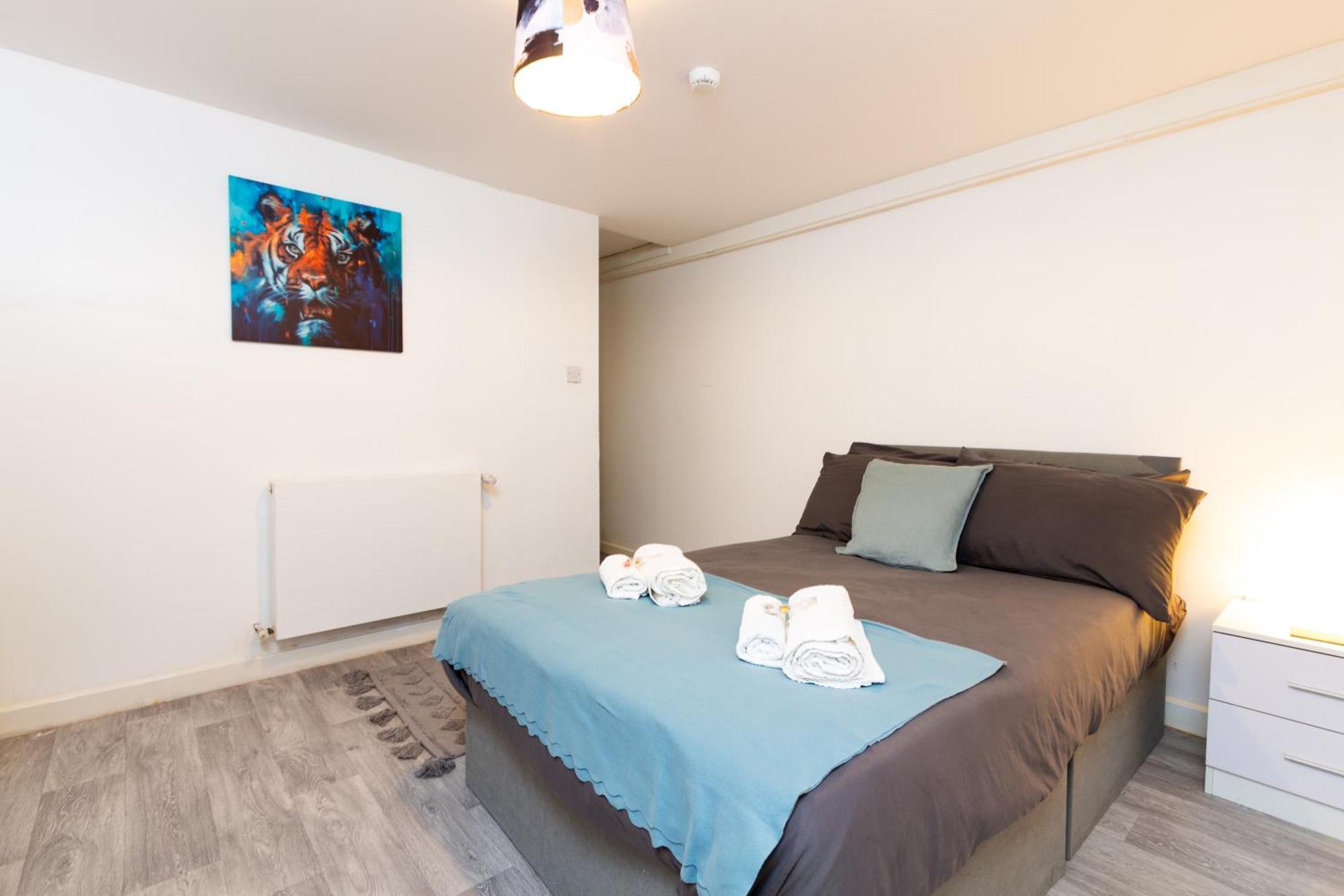 Apartment 3 - Quaint Double In A Shared House *