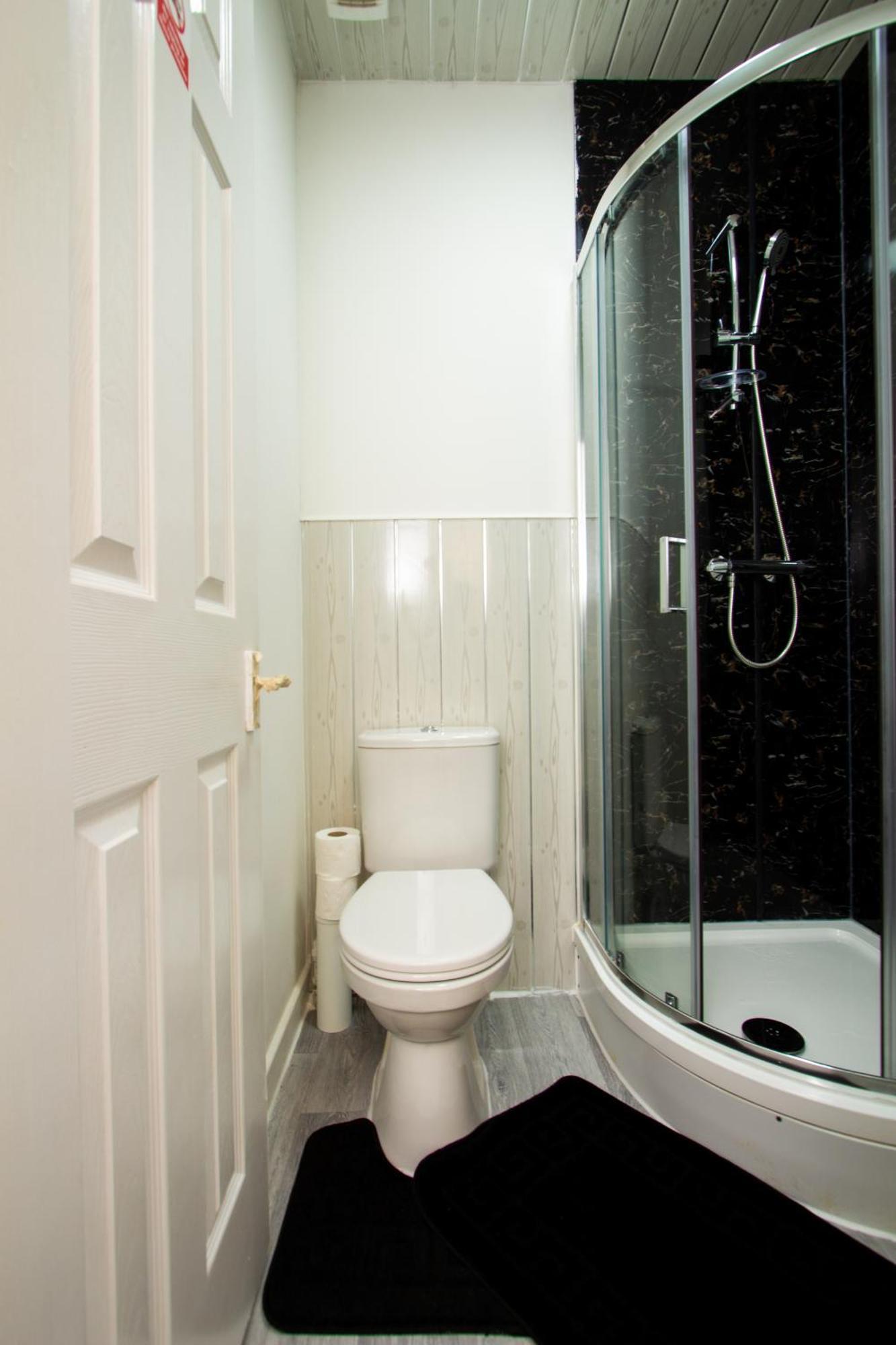 3 - Quaint Double In A Shared House Apartment *
