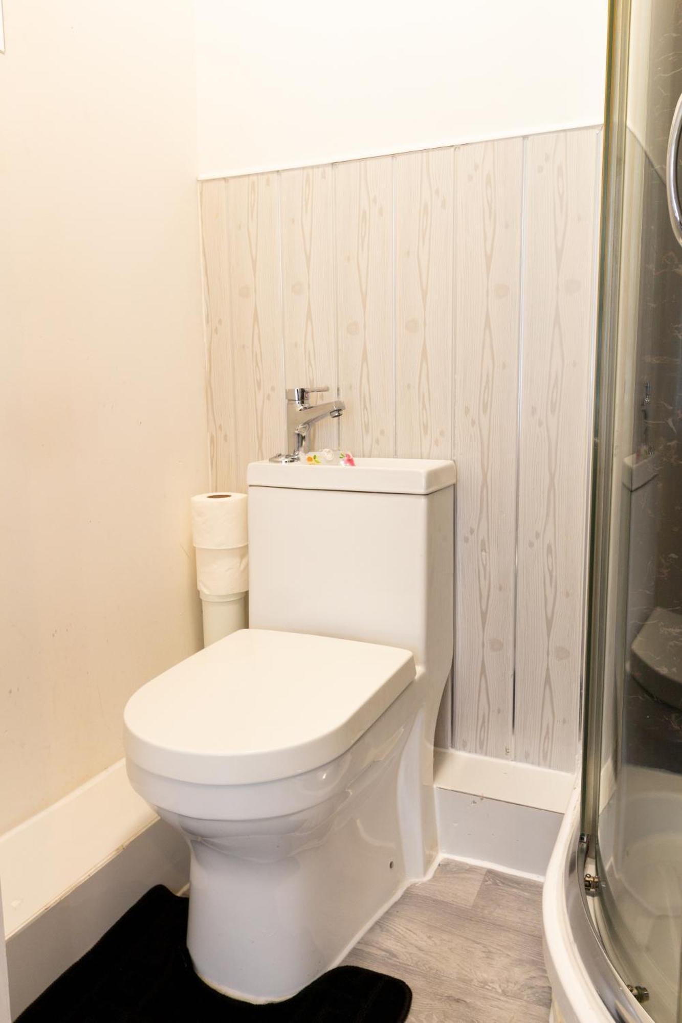 3 - Quaint Double In A Shared House Apartment Sheffield